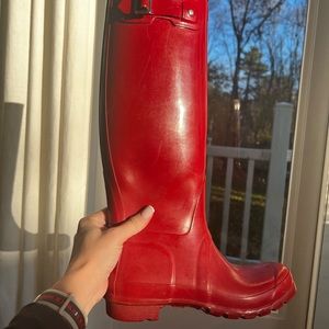 Tall red Hunter rain boots with 2 pair leg, warmer socks, size 8
